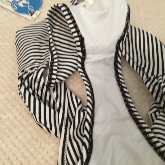 Cupshe bikini. High waisted black & white stripe bottom and pink floral top - Picture 9 of 16